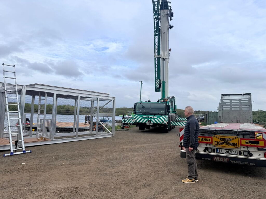 The crane offloading
